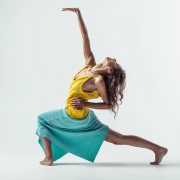 Beuatiful female dancer. Studio background. Stock-Fotos