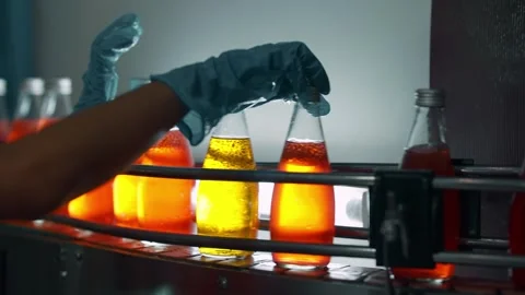 Beverage Bottling Vídeos de archivo 333553539