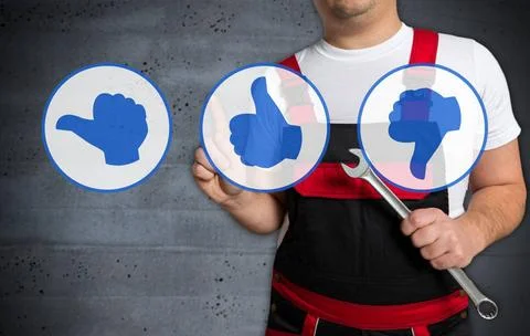 Bewertungs icon touchscreen wird von Mechaniker bedient Bewertungs icon to... Fotos de archivo