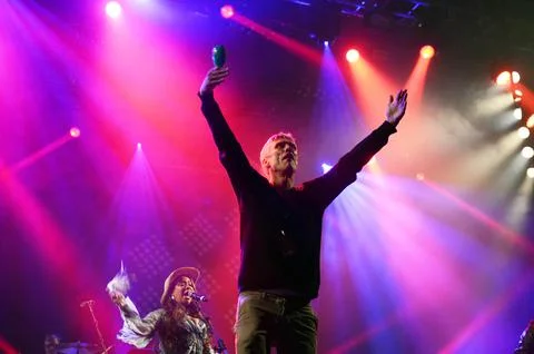 Bez Of The Happy Mondays Performing At The Big Top Stage At The Isle Of Wight Fe Stock Photos