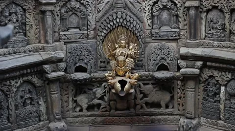 The bhandarkal tank in Patan Museum. Zoom slider motion Stock-Footage 59185393