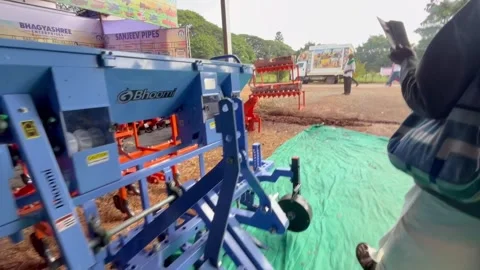 Bhoomi Planter Pro Multi-Crop Seed Drill on Display Vídeo Stock 346814996
