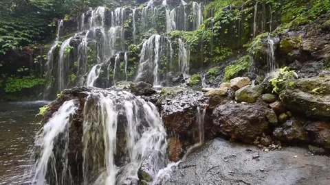 Bhuana Sari Waterfall Vídeos de archivo 237919154