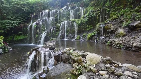 Bhuana Sari Waterfall Vídeos de archivo 237919160