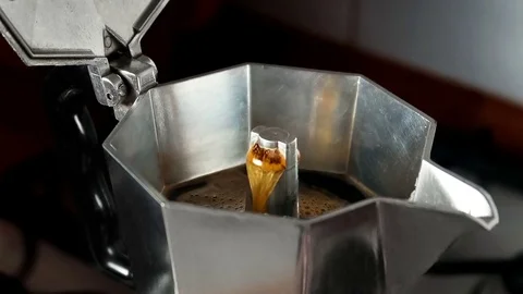 Bialetti moka express Stock Footage 83386075