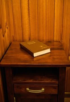 Bible on bed side table Foto stock