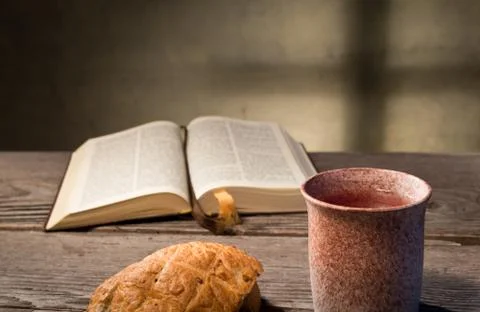 Bible with bread and chalice Foto stock