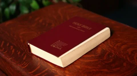 Bible on a Podium Vídeos de archivo 10731687