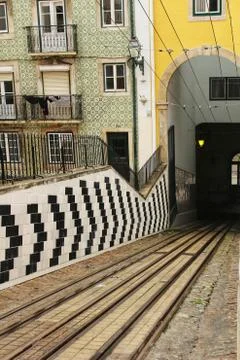 Bica elevator rails in Lisbon Foto stock