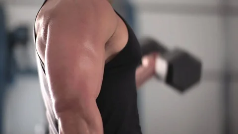 BICEP CURL 動画素材 128557269