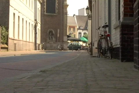 Bickers on dutch side street 스톡 동영상 264742