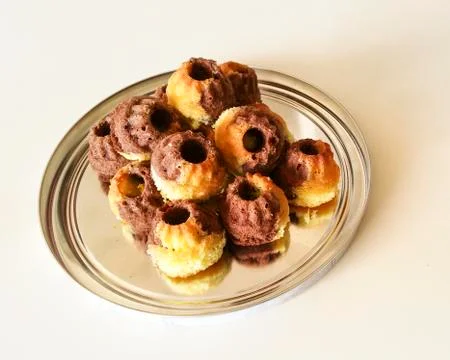 Bicolor muffins on silver tray Foto stock