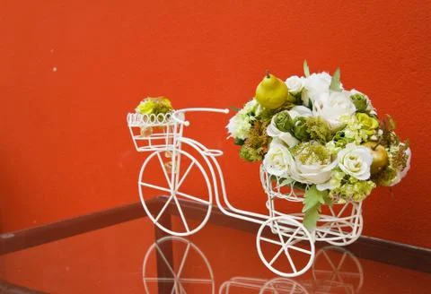 Bicycle with artificial flower Foto stock