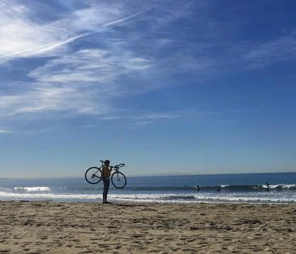 Bicycle on the beach 库存照片