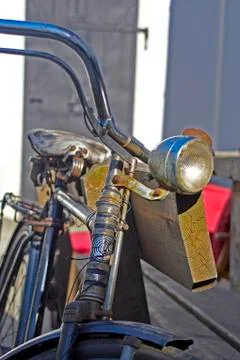 Bicycle broken defect desolate iron light old Foto stock