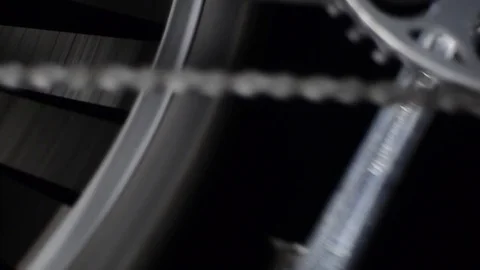 Bicycle chain on dark background panning Видео 83535120