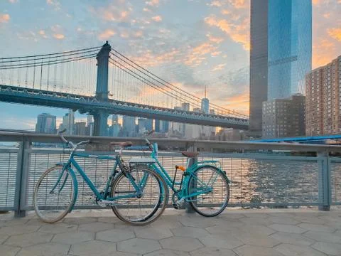 Bicycle in front of a panoramic view of New York Financial District and the Lowe Stock Photos
