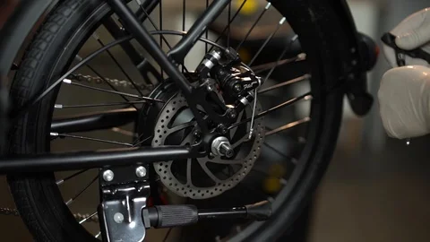 Bicycle maintenance service. Assembling a new bike 6 Video stock 112126249