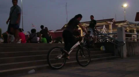 Bicycle man 스톡 동영상 9084307