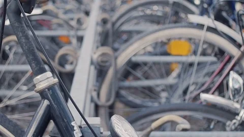 Bicycle parking in a large town 스톡 동영상 82208298