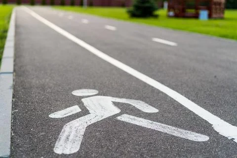 Bicycle path, bicycle and running track, pedestrian sign on asphalt Foto stock