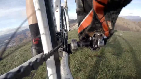 Bicycle point of view of the legs of the mountain bike rider Video stock 58214886