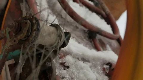 Bicycle wheel rotating Vídeos de archivo 71762027