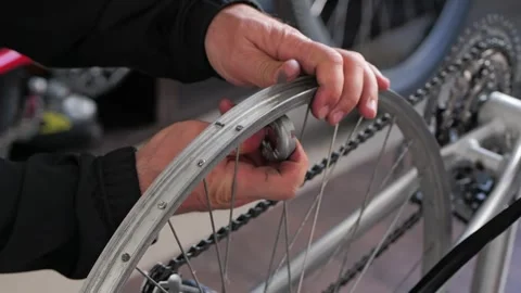 Bicycle Wheel Truing Hands Adjusting Spokes Close Up 2026 Vidéo 334245828