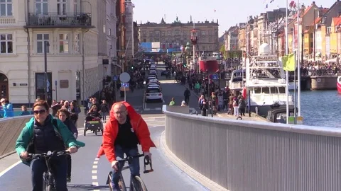 Bicycles, cyclists on Inner Harbour Bridge, Copenhagen Nyhavn the Kissing Bridge Video stock 77673388