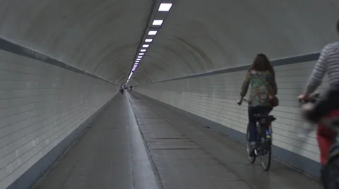 Bicycles in a tunnel Stockbeeldmateriaal 51671814