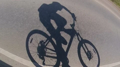 Bicycling. Shadow. Stockbeeldmateriaal 145128490