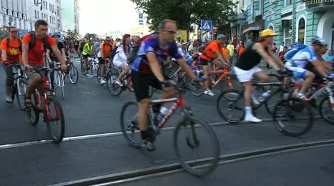 Bicyclists at fan procession Video stock 11173557
