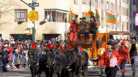 Big Apple Circus and miniature horses in the Macy's Thanksgiving Day Parade Stock Footage 120712615