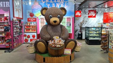 The Big Apple display featuring a large bear sculpture Stock Photos