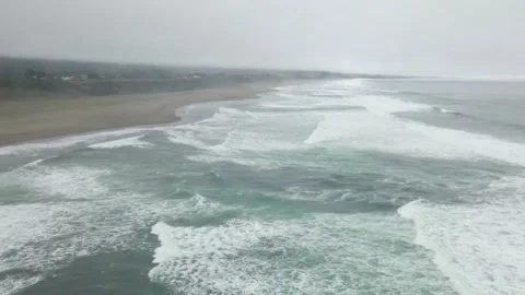 Big beach general view of waves splashing in shore 4K 60fps Video stock 291506147