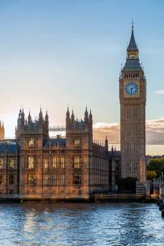 Big Ben against dramatic sky, beautiful evening cityscape Foto stock