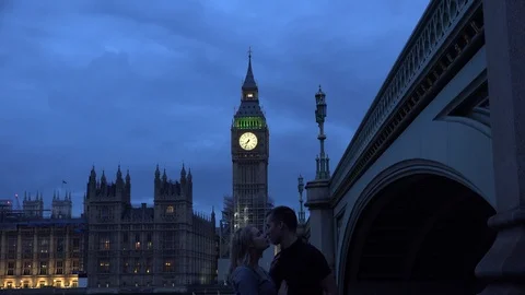Big Ben and Westminster Bridge at dusk with a couple kissing, London, UK Stock Footage 112976163