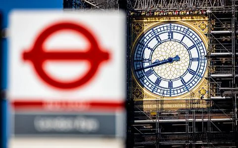 The Big Ben clock tower restored with clock hands repainted Prussian blue, UK Stock-Fotos