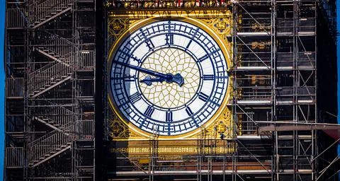 The Big Ben clock tower restored with clock hands repainted Prussian blue, UK Foto stock