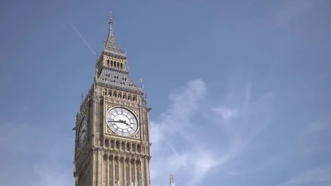 Big Ben close up with plane on the sky Vídeos de archivo 247339979