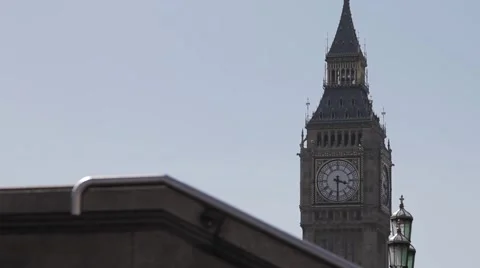 Big Ben with OOF people in foreground Видео 4103558