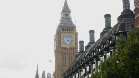 Big Ben under a grey sky Stock Footage 285673121