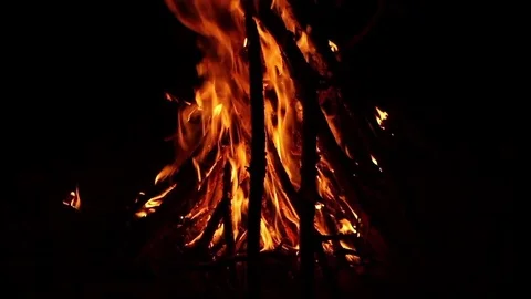 Big bonfire slowmo vertical pan 스톡 동영상 84036659