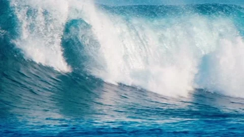 Big breaking Ocean wave Huge Rolling waves hits Hard on Shallow Reef stormy. Stock-Footage 336585957