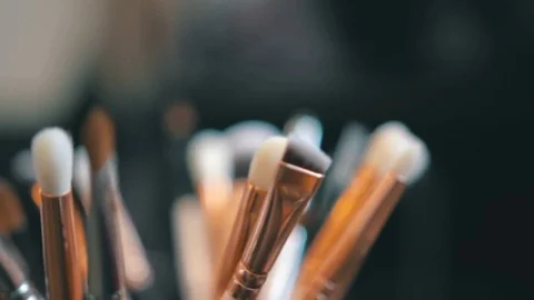Big brush set for make-up lying on the table Video stock 69976584