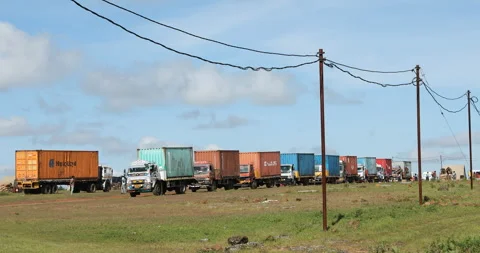 Big Cargo Containers on Hill station Vidéo 327046455