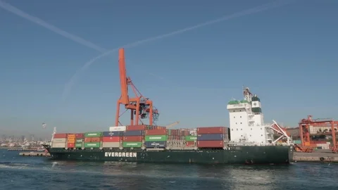 A big cargo ship named as Uni-Aspire  at Istanbul Uskudar. Stock Footage 124731049