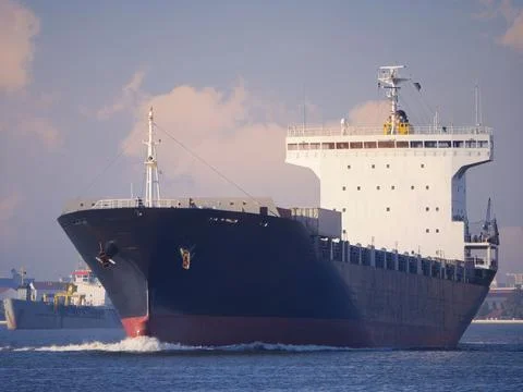 The big cargo ship was empty on the river at evening. Foto stock