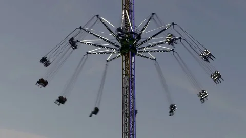 Big carousel turning. Video stock 75518234