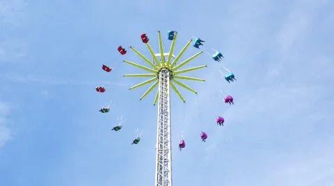 Big chain merry-go-round with people turns around in funfair 스톡 동영상 62174029